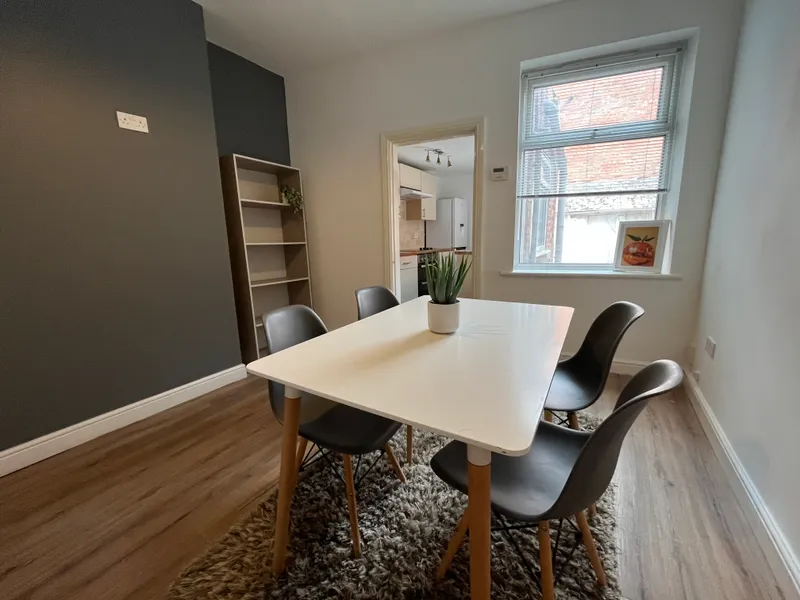 Sausthorpe St // 2 Bed // JULY 2026 - Image 4
