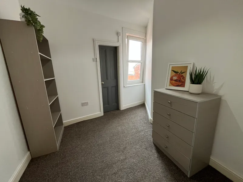 Sausthorpe St // 2 Bed // JULY 2026 - Image 11