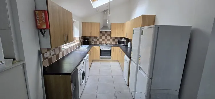 136 Lenton Boulevard // 7 Bed Student House NG7 2BZ - Image 1