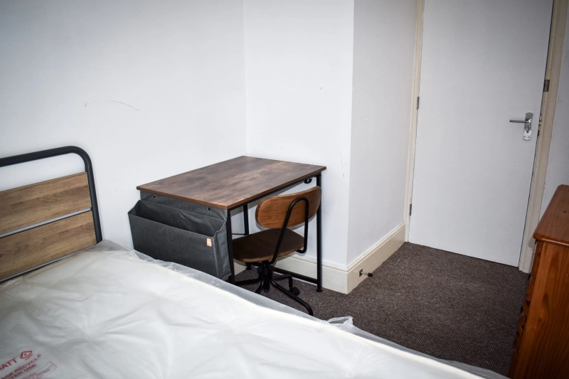 85 Foster Street - 5 spare rooms available - Thumbnail 10