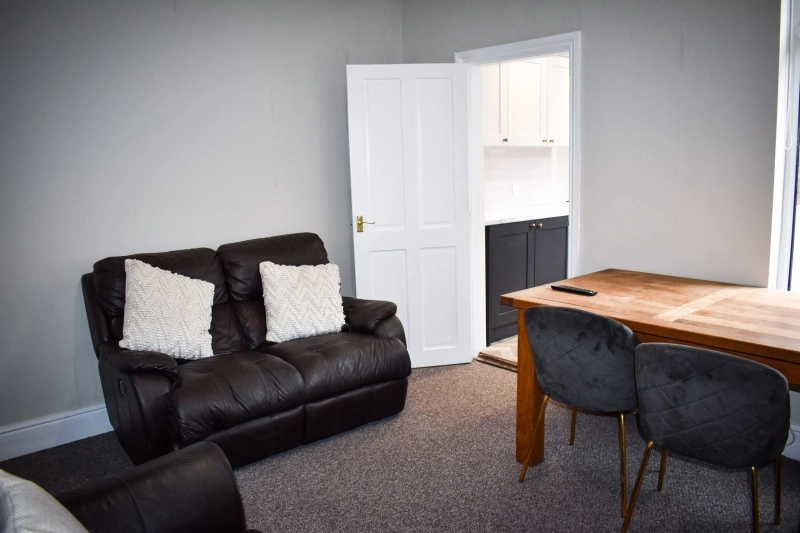 85 Foster Street - 5 spare rooms available - Thumbnail 11