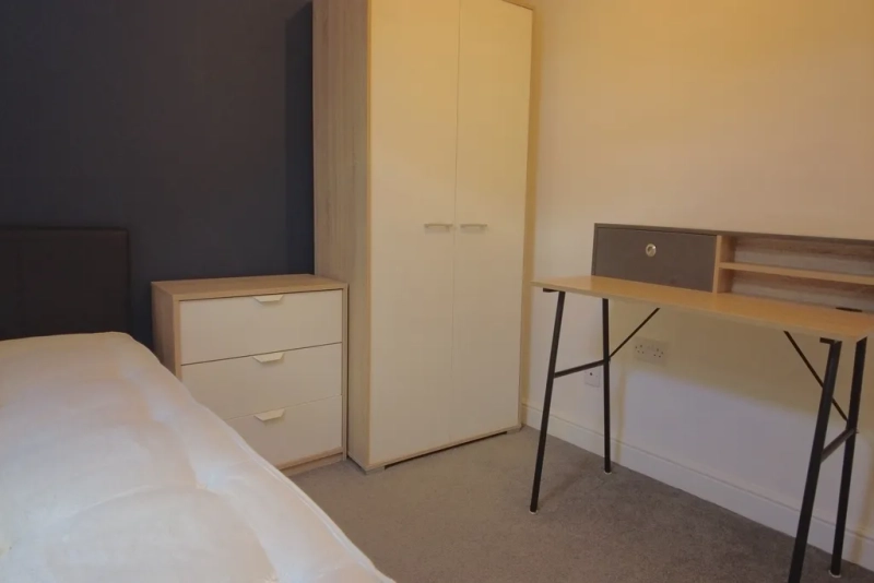 14 St. Andrews - 6 Spare rooms available!! - Thumbnail 7