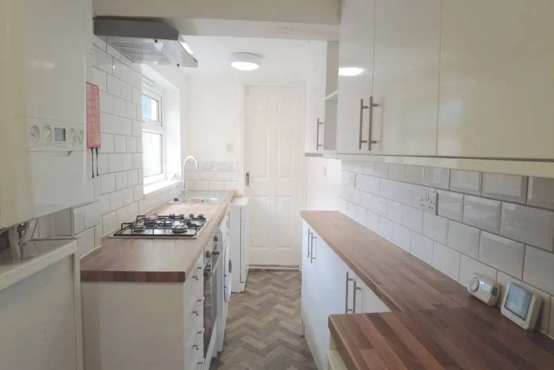 14 St. Andrews - 6 Spare rooms available!! - Thumbnail 12