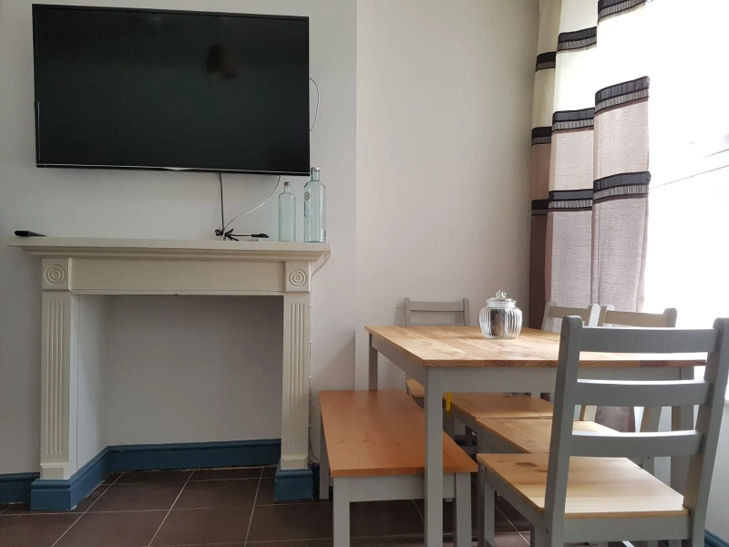 40 Vernon Street - 6 Rooms available!! - Thumbnail 7