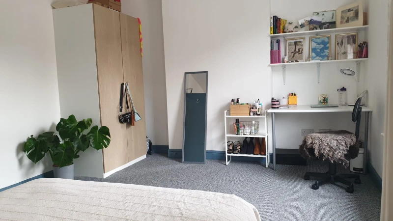 40 Vernon Street - 6 Rooms available!! - Thumbnail 13