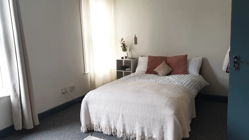 40 Vernon Street - 6 Rooms available!! - Thumbnail 14