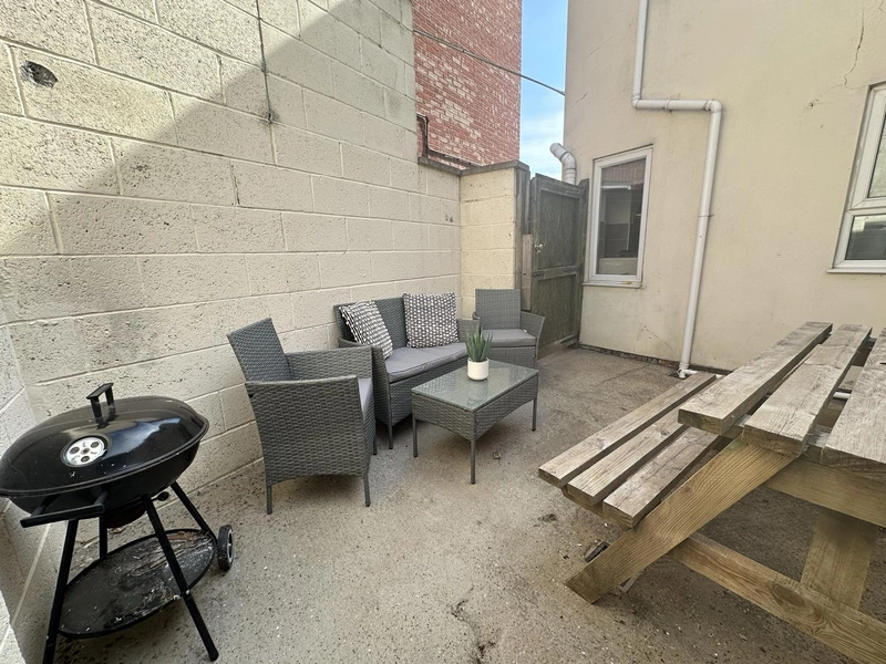 Alexandra Terrace | West End | Bills Inc - Thumbnail 16