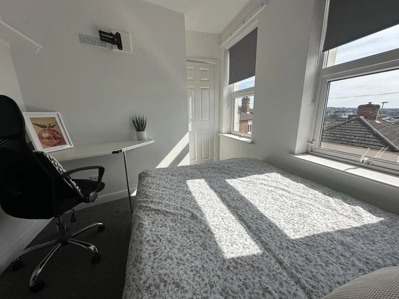 Alexandra Terrace | West End | Bills Inc - Thumbnail 5
