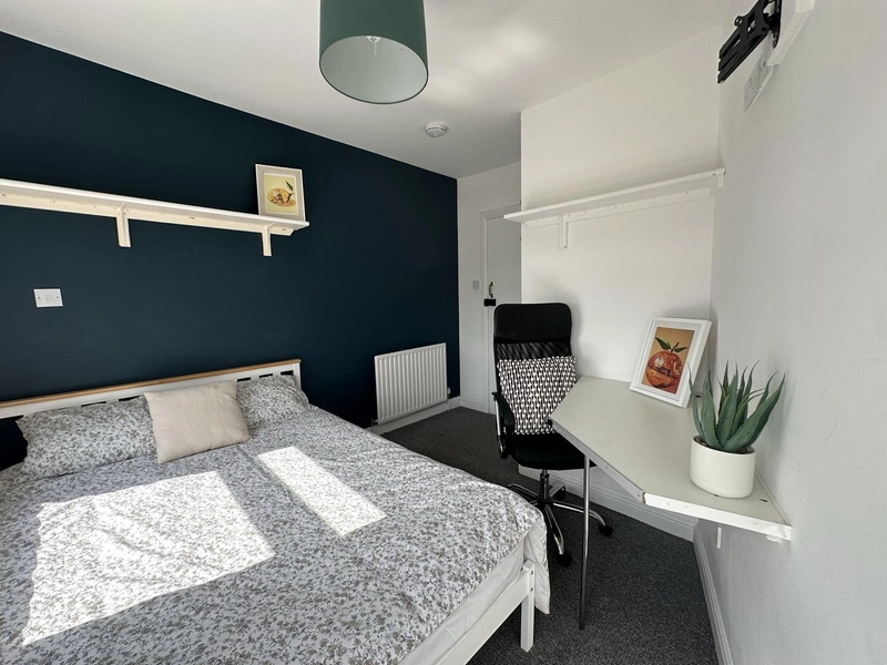 Alexandra Terrace | West End | Bills Inc - Thumbnail 4