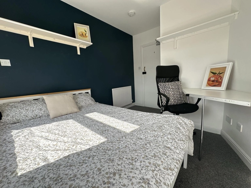 Alexandra Terrace | West End | Bills Inc - Thumbnail 3