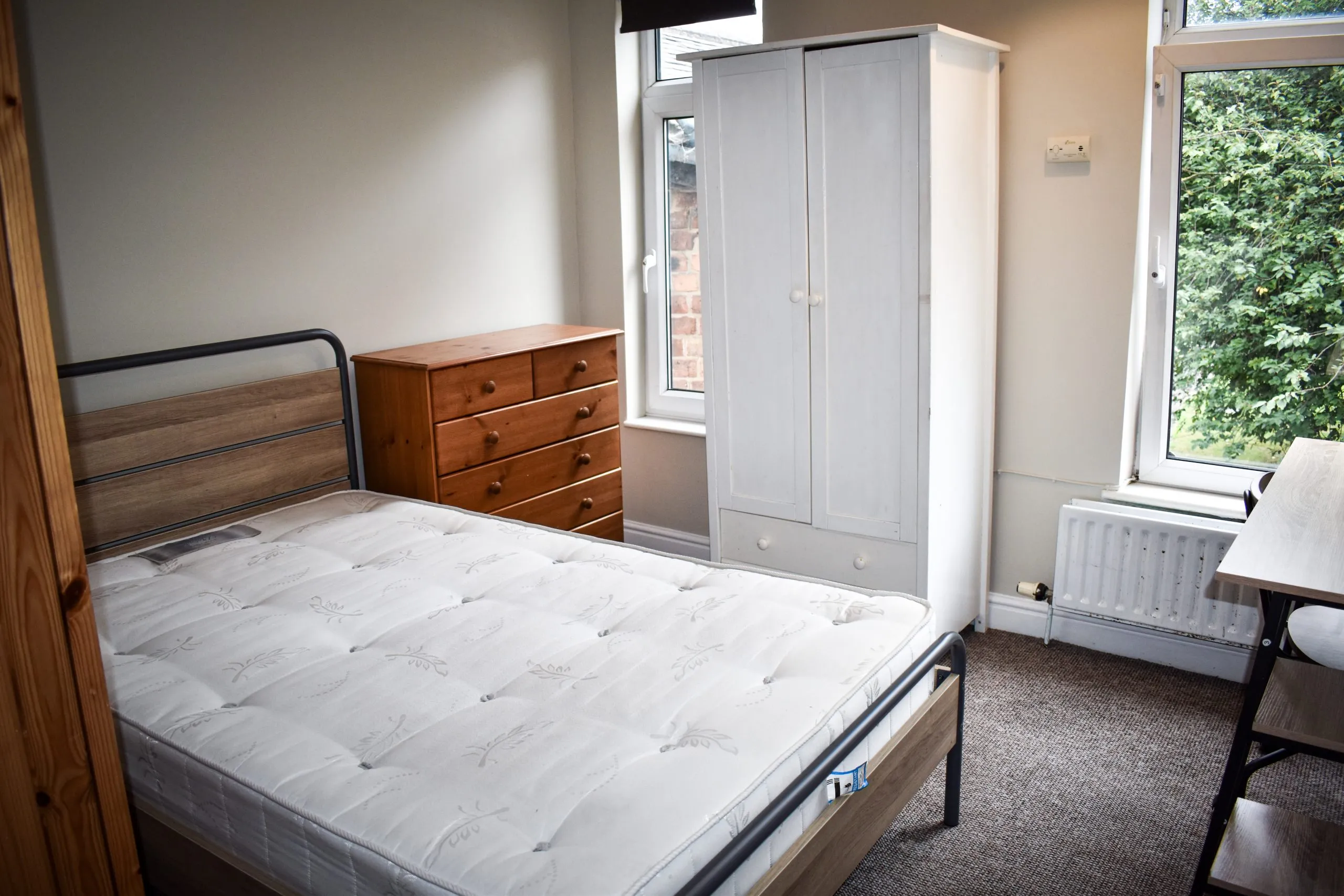 5 Spare Rooms Available at LN5 7QE!! - Bills Included - Image 1