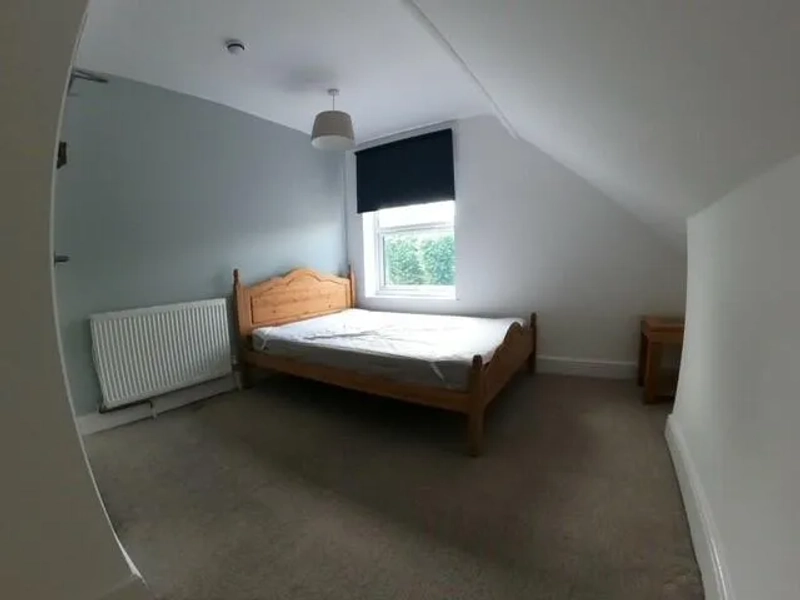 Professional House Share: Woodborough Road - 2 rooms remaining - Thumbnail 4