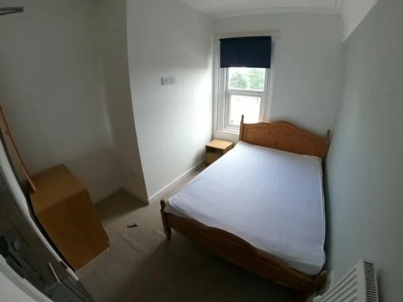 Professional House Share: Woodborough Road - 2 rooms remaining - Thumbnail 6
