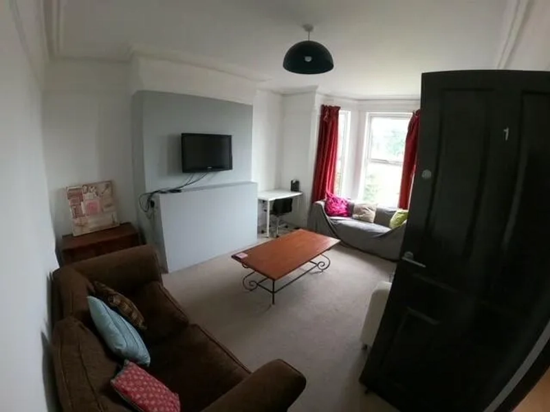 Professional House Share: Woodborough Road - 2 rooms remaining - Thumbnail 9