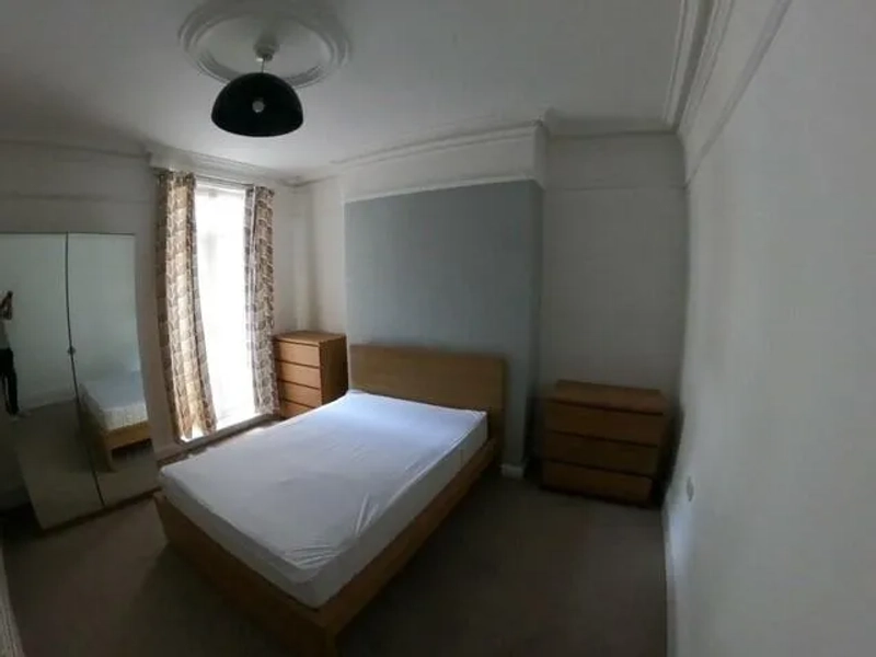 Professional House Share: Woodborough Road - 2 rooms remaining - Thumbnail 10