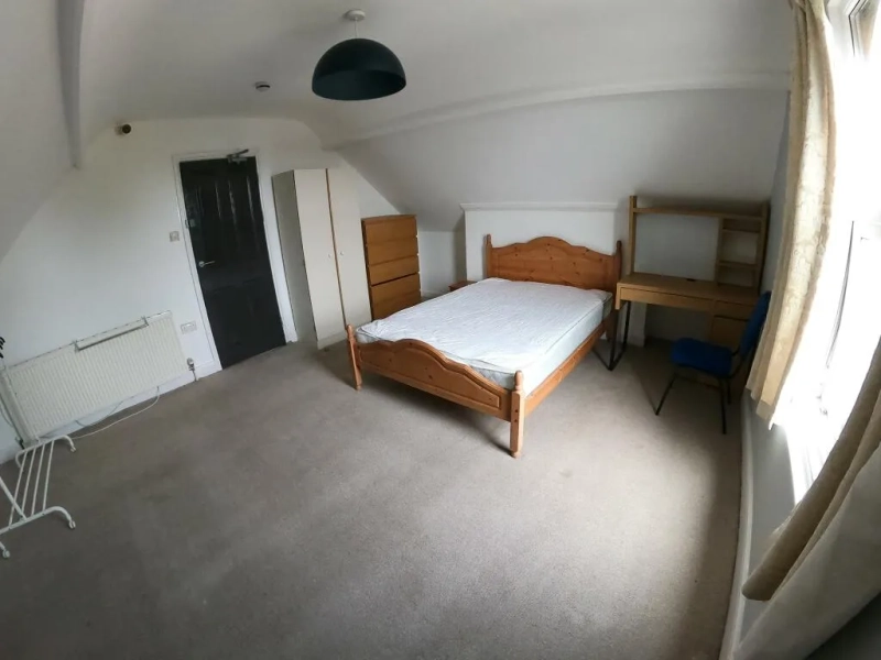 Professional House Share: Woodborough Road - 2 rooms remaining - Thumbnail 14