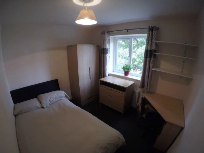 Dunkirk: Beeston Road - 6 bedroom student property - Thumbnail 5