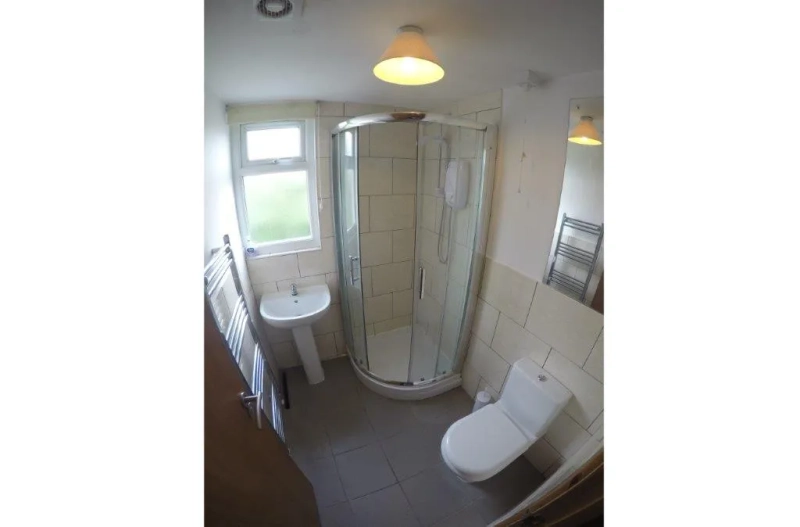 Dunkirk: Beeston Road - 6 bedroom modern student property - Thumbnail 12