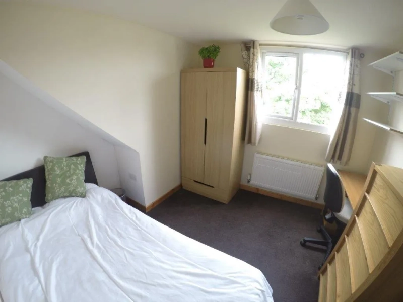 Dunkirk: Beeston Road - 6 bedroom modern student property - Thumbnail 14