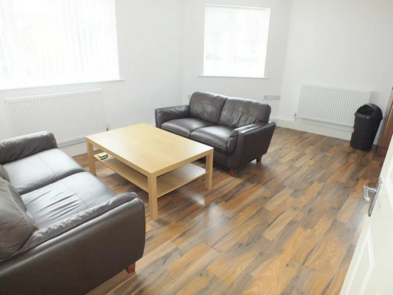 3 Bedroom - Flat 4 , Bawas place - Alfreton Road - Thumbnail 10
