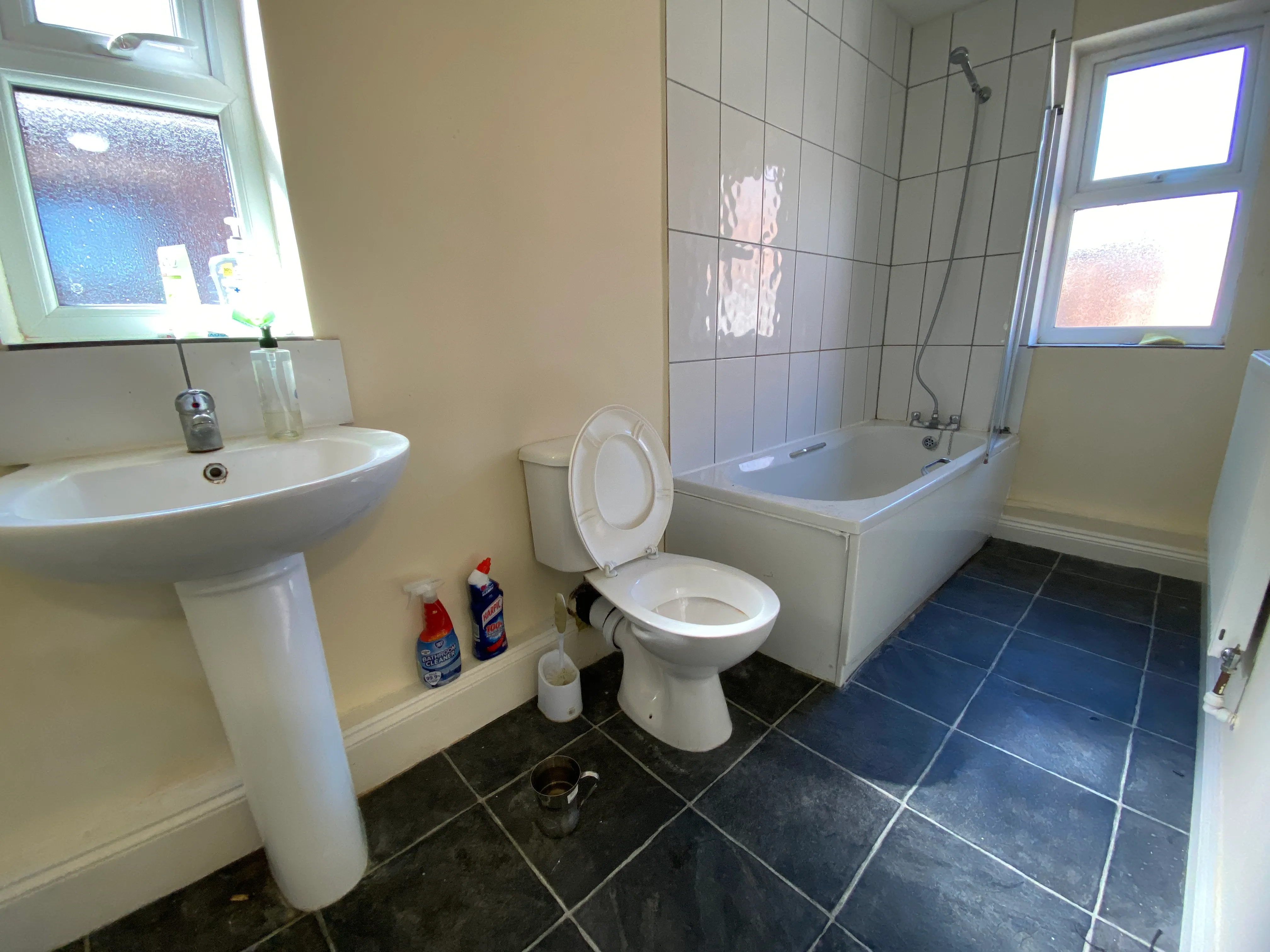 High Street - 3 Bed - All Bills Included - Image 1