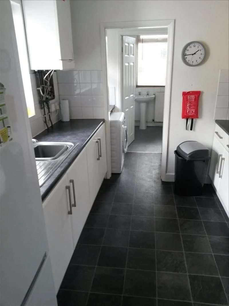 5 bedroom student house - Ilkeston Road (Bills included) - Thumbnail 9
