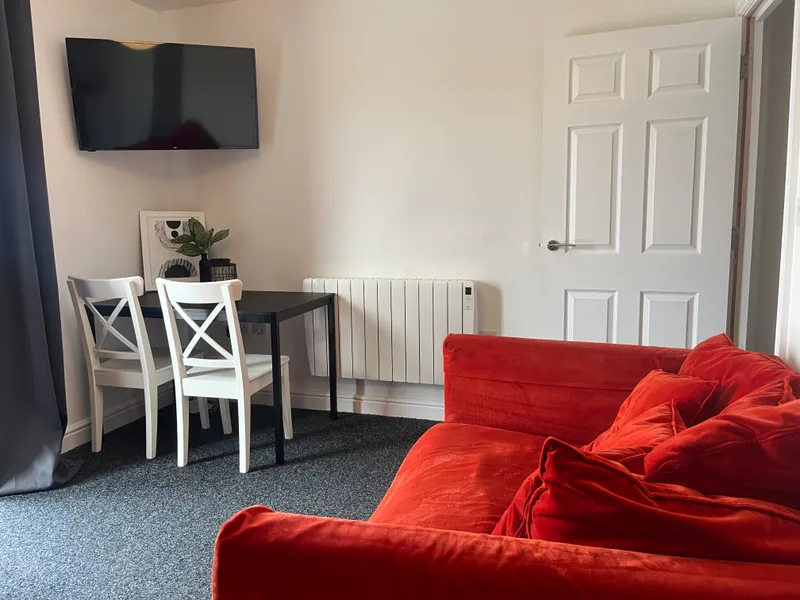 1 BED STUDENT FLAT // BILLS INCLUDED // AVAILABLE NOW - Image 2