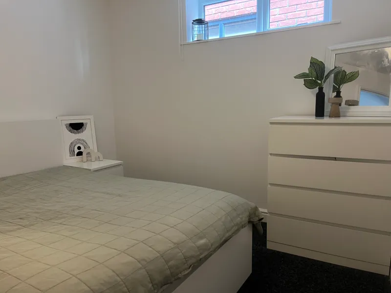 1 BED STUDENT FLAT // BILLS INCLUDED // AVAILABLE NOW - Image 3