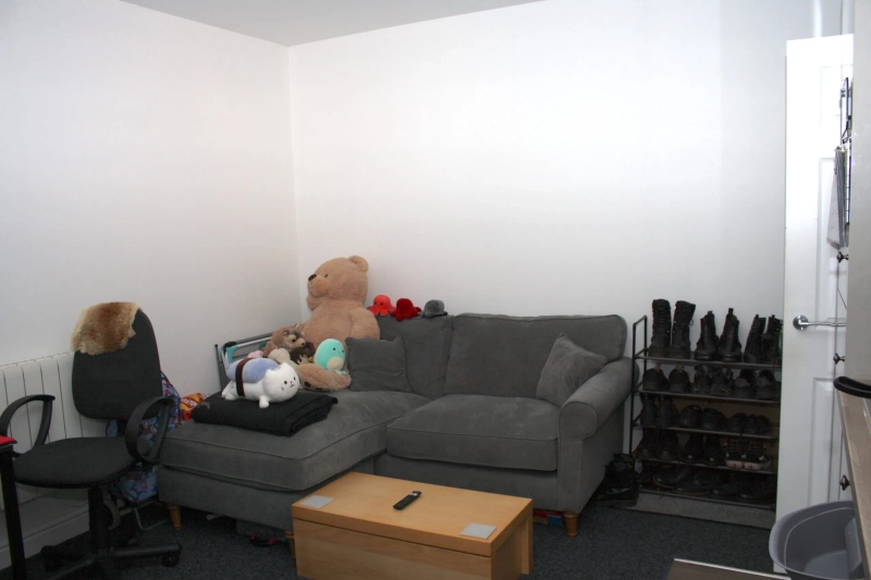 Flat 3, 70 High Street - 1 Bed - Thumbnail 3