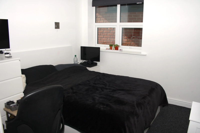 Flat 3, 70 High Street - 1 Bed - Thumbnail 4