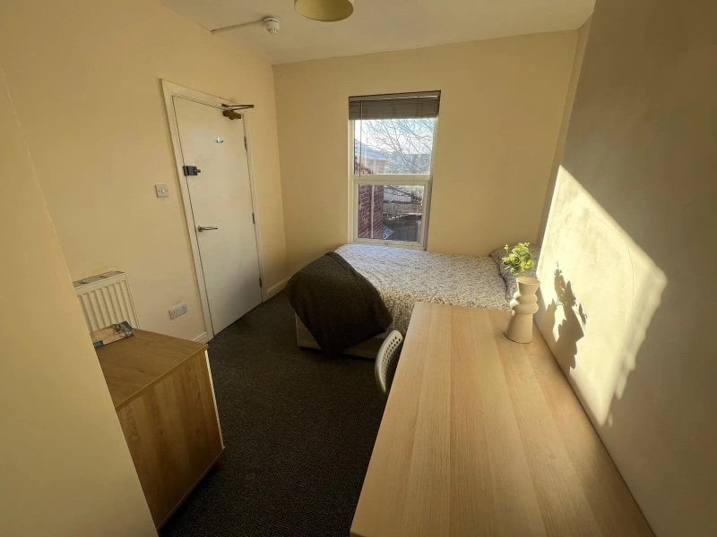 75 Portland Street - 5 Bed - Thumbnail 4