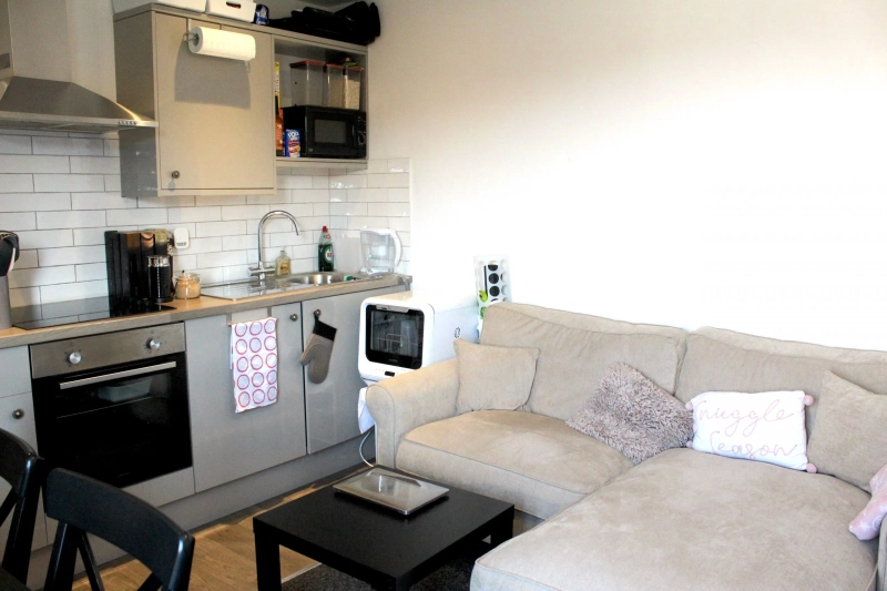 Flat 5, 70 High Street - 1 Bed - Thumbnail 4