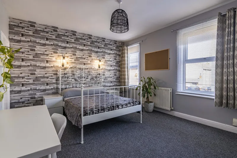Portland St // 3 Bed // AUG 2026 - Image 5