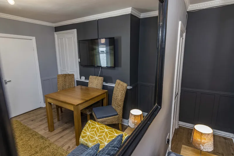 Portland St // 3 Bed // AUG 2026 - Image 2