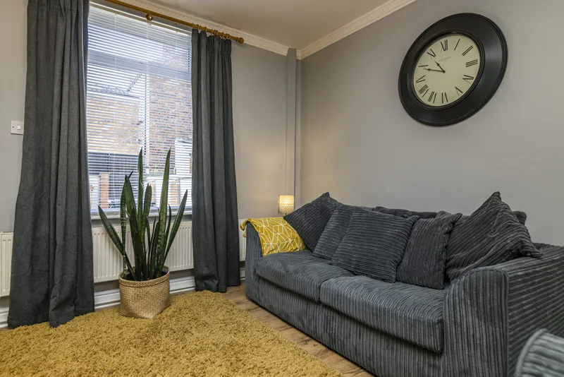 Portland St // 3 Bed // AUG 2026 - Image 4