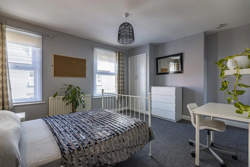 Portland St // 3 Bed // AUG 2026 - Image 6