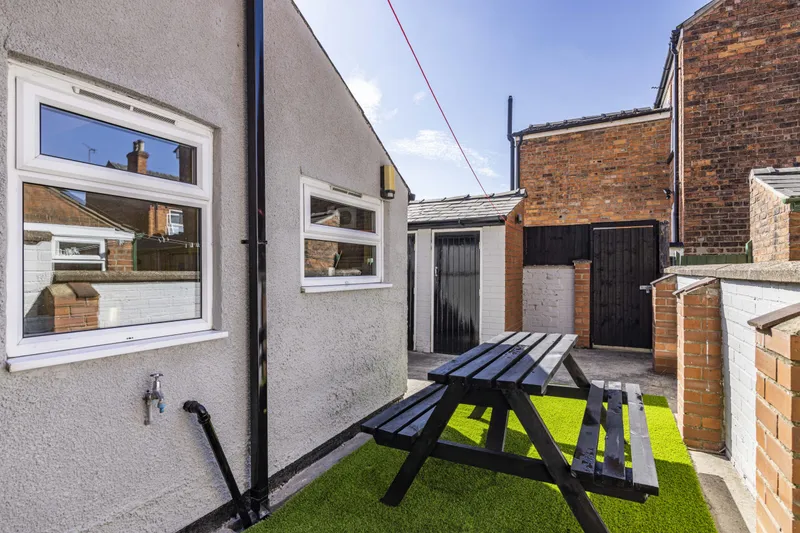Portland St // 3 Bed // AUG 2026 - Image 12