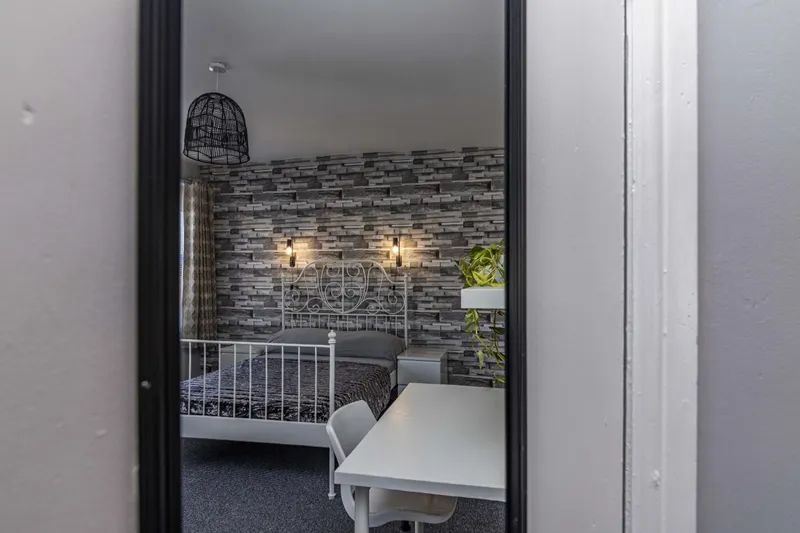 Portland St // 3 Bed // AUG 2026 - Image 8
