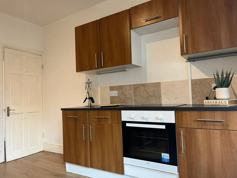 St Andrews St // Large 2 Bed // JULY 2026 - Image 2