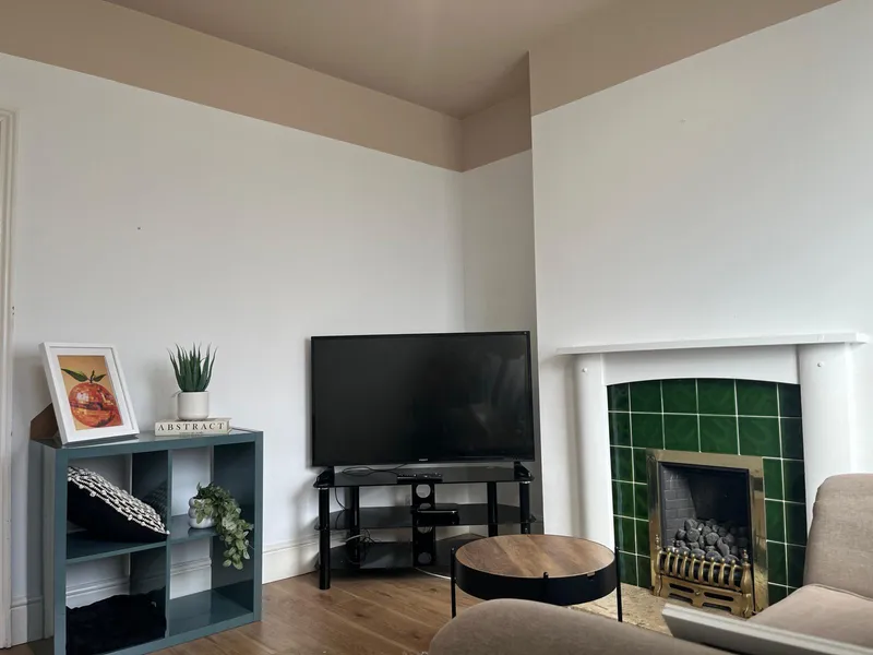 St Andrews St // Large 2 Bed // JULY 2026 - Image 11