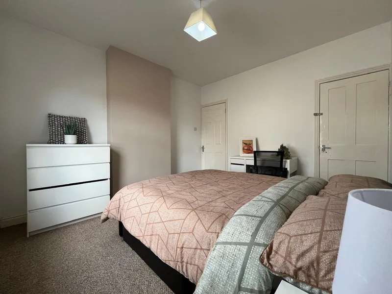 St Andrews St // Large 2 Bed // JULY 2026 - Image 7