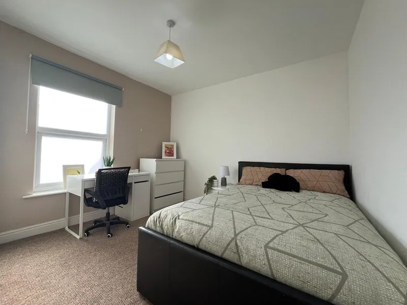 St Andrews St // Large 2 Bed // JULY 2026 - Image 12