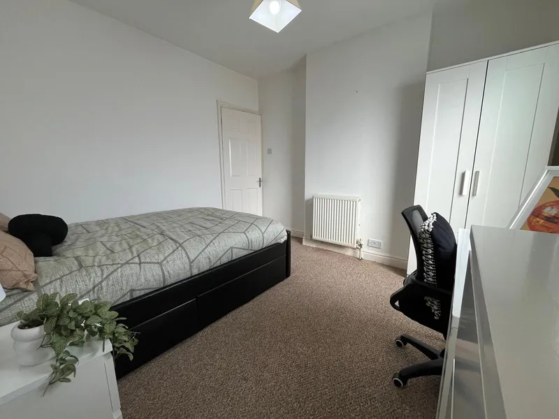 St Andrews St // Large 2 Bed // JULY 2026 - Image 14