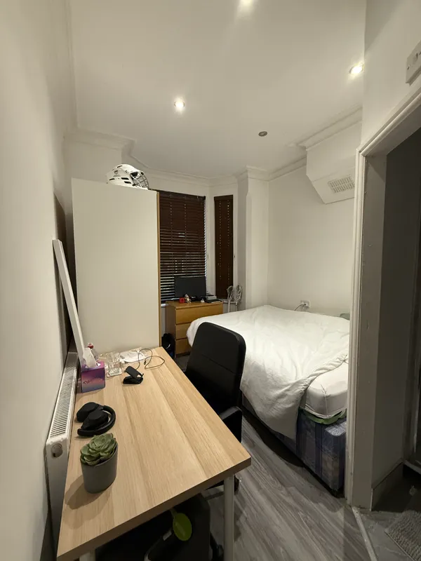 Lenton Boulevard: 5 Bedroom En-suite NG7 2ES - Image 8