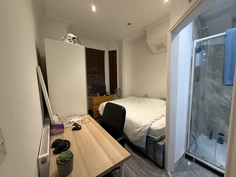 Lenton Boulevard: 5 Bedroom En-suite NG7 2ES - Image 9