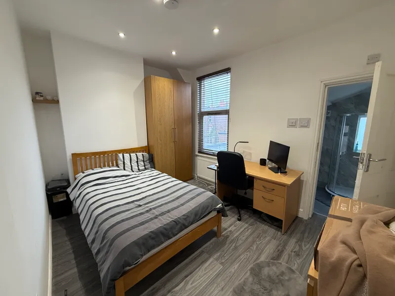 Lenton Boulevard: 5 Bedroom En-suite NG7 2ES - Image 10