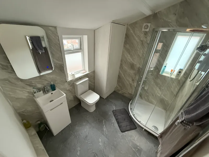 Lenton Boulevard: 5 Bedroom En-suite NG7 2ES - Image 11
