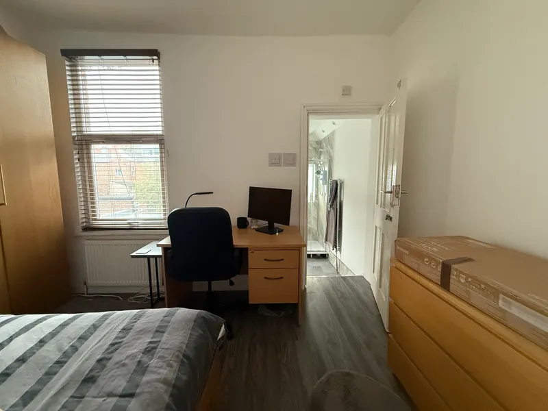 Lenton Boulevard: 5 Bedroom En-suite NG7 2ES - Image 16