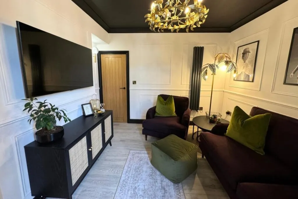 Luxury 1 Bed // Trollope St // AUG 2026 - Image 1