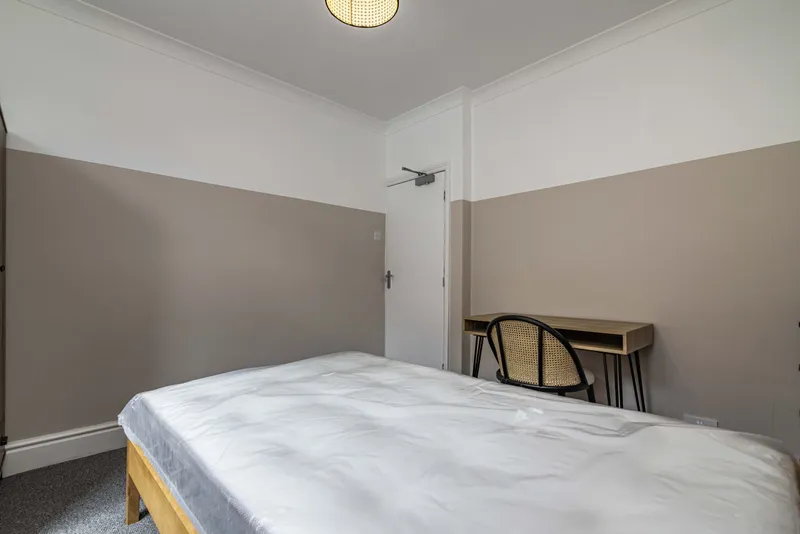 Florence St // Modern 4 Bed // JULY 2026 - Image 24
